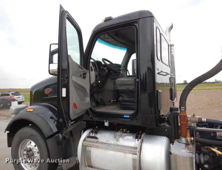 image for item MH9154 2017 Peterbilt 567  vacuum truck