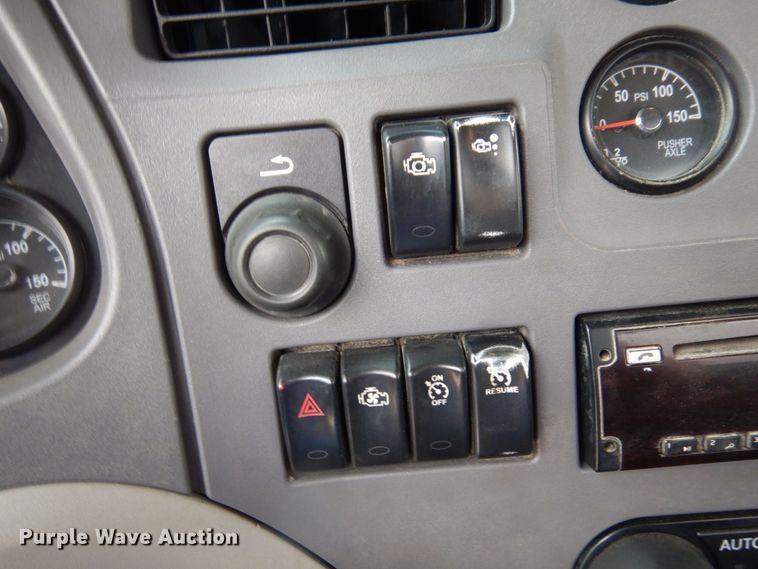 image for item MH9154 2017 Peterbilt 567  vacuum truck