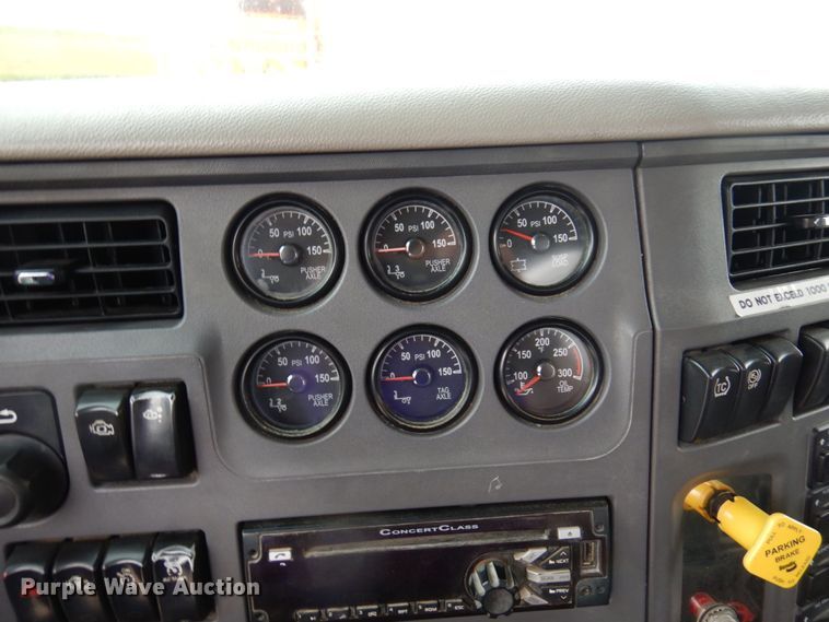 image for item MH9154 2017 Peterbilt 567  vacuum truck