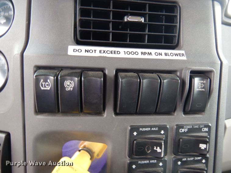 image for item MH9154 2017 Peterbilt 567  vacuum truck