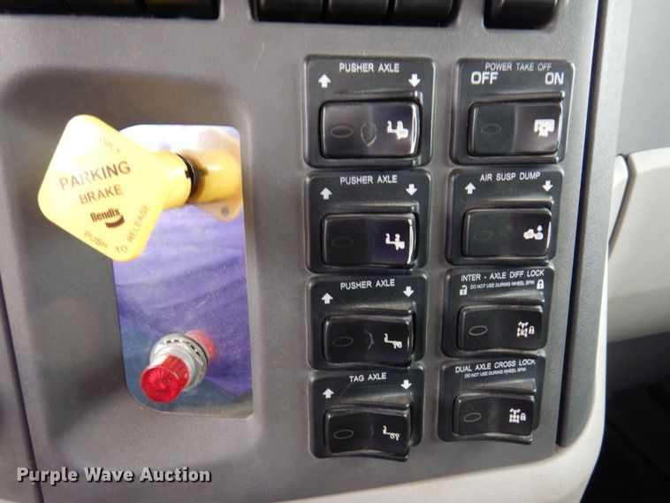 image for item MH9154 2017 Peterbilt 567  vacuum truck