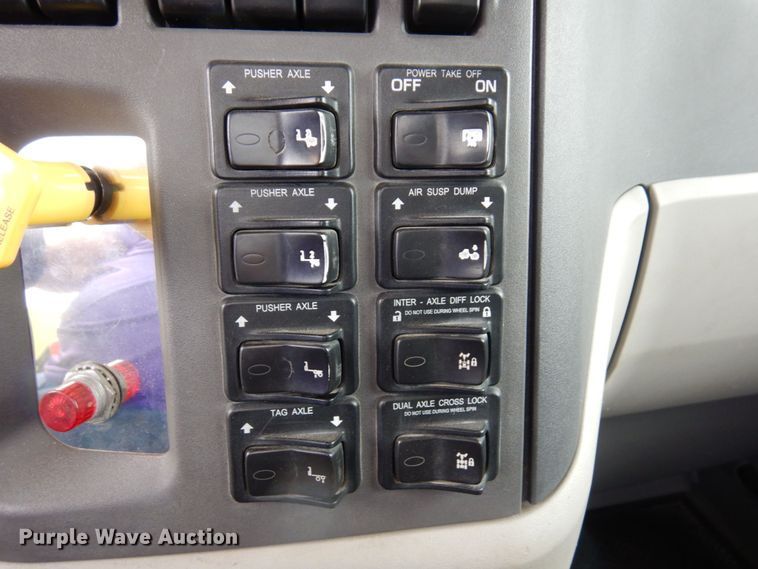 image for item MH9154 2017 Peterbilt 567  vacuum truck