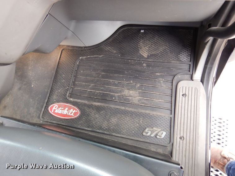 image for item MH9154 2017 Peterbilt 567  vacuum truck