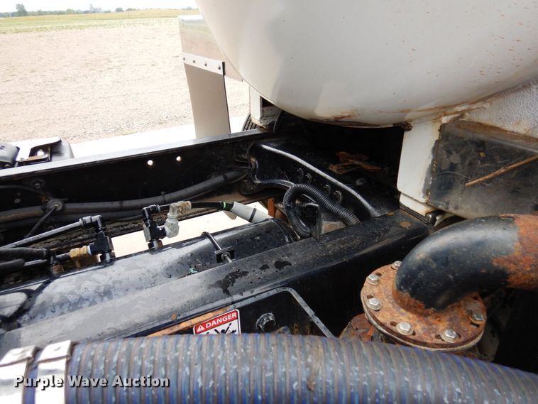 image for item MH9154 2017 Peterbilt 567  vacuum truck