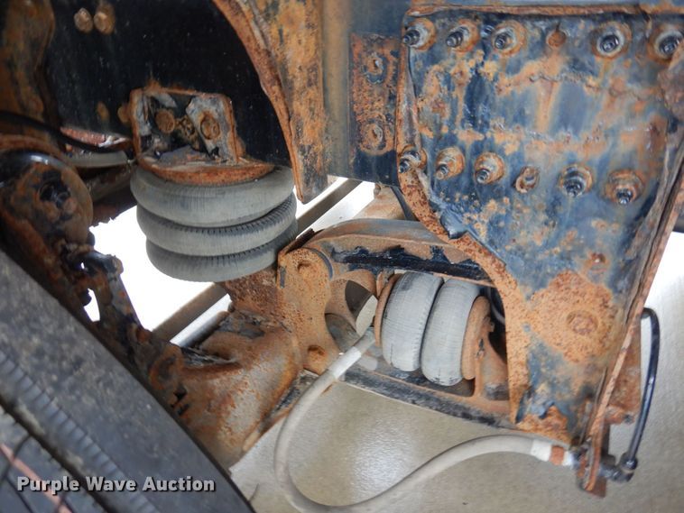 image for item MH9154 2017 Peterbilt 567  vacuum truck