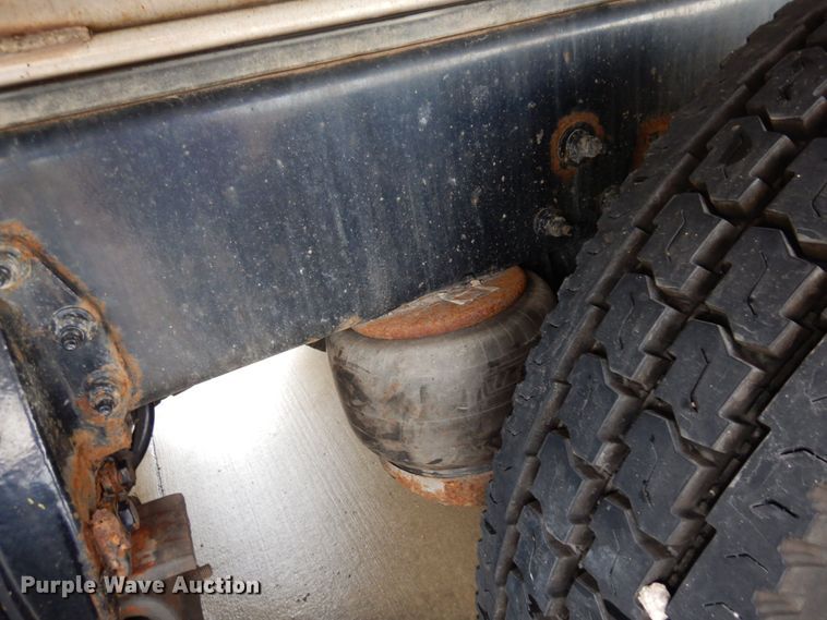 image for item MH9154 2017 Peterbilt 567  vacuum truck