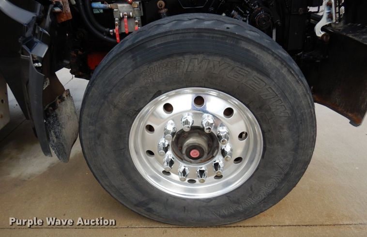 image for item MH9154 2017 Peterbilt 567  vacuum truck