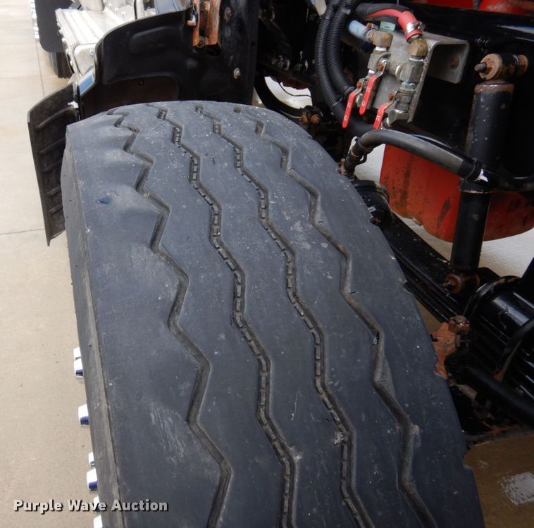 image for item MH9154 2017 Peterbilt 567  vacuum truck