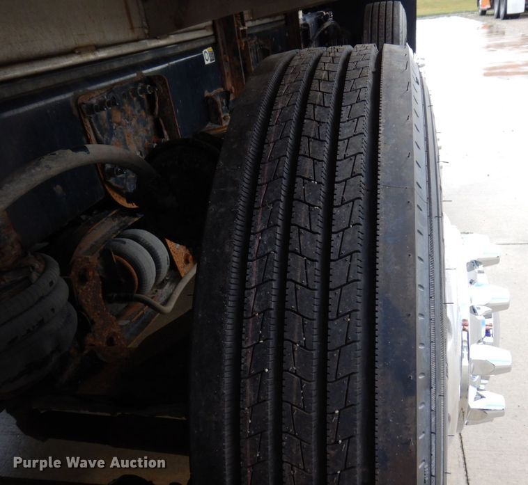 image for item MH9154 2017 Peterbilt 567  vacuum truck