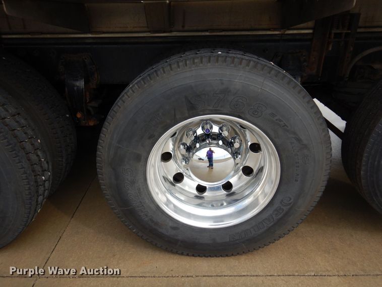 image for item MH9154 2017 Peterbilt 567  vacuum truck