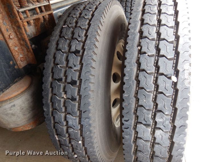 image for item MH9154 2017 Peterbilt 567  vacuum truck