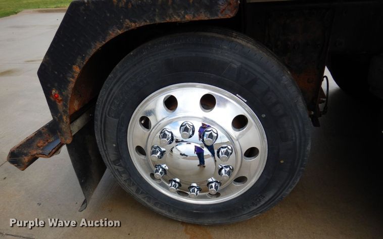 image for item MH9154 2017 Peterbilt 567  vacuum truck