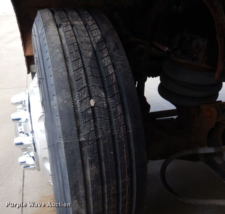 image for item MH9154 2017 Peterbilt 567  vacuum truck