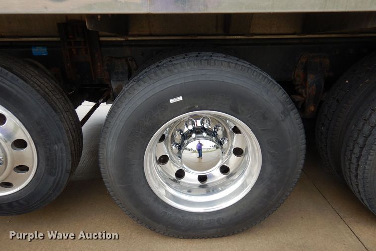 image for item MH9154 2017 Peterbilt 567  vacuum truck