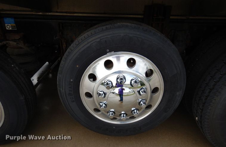 image for item MH9154 2017 Peterbilt 567  vacuum truck