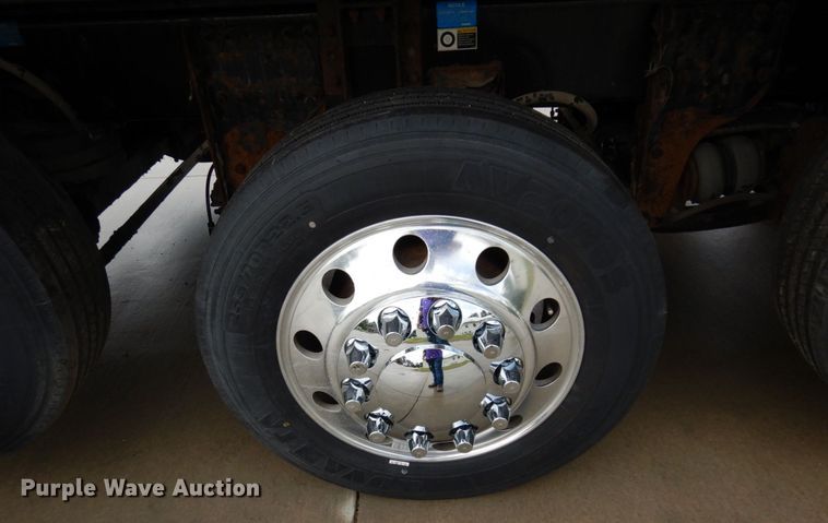 image for item MH9154 2017 Peterbilt 567  vacuum truck