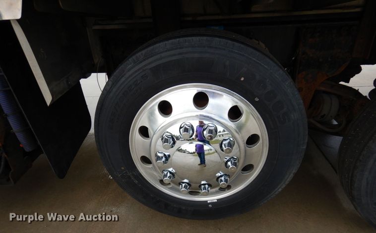 image for item MH9154 2017 Peterbilt 567  vacuum truck