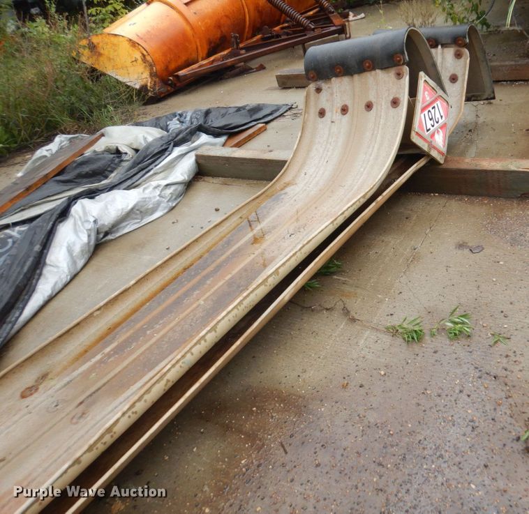 image for item MH9159 2009 Beall BABT-49-1-SB  tank bed