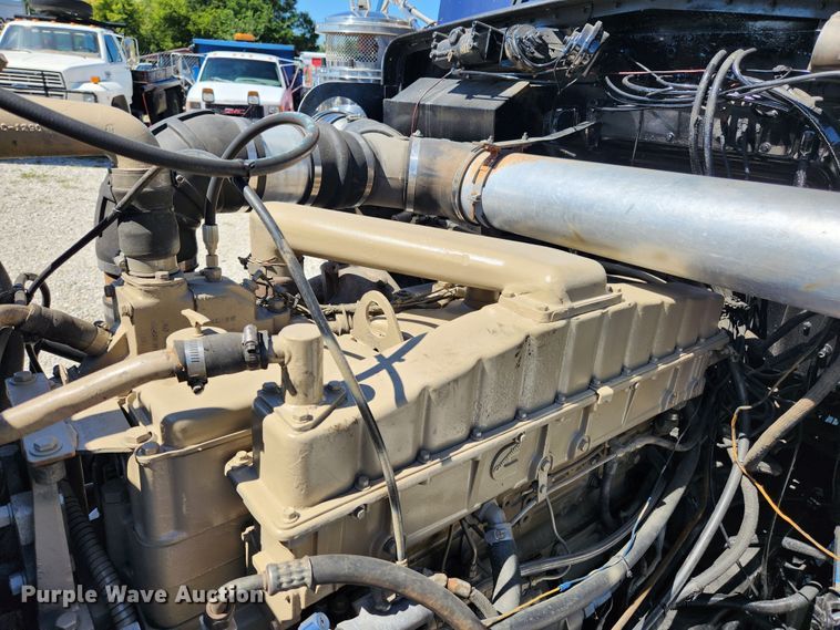 image for item MK9300 1984 Kenworth W900  semi truck