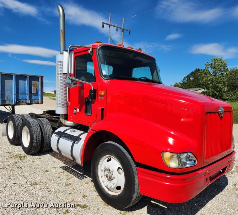 image for item MK9301 2002 International 9100i  semi truck