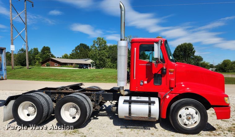 image for item MK9301 2002 International 9100i  semi truck