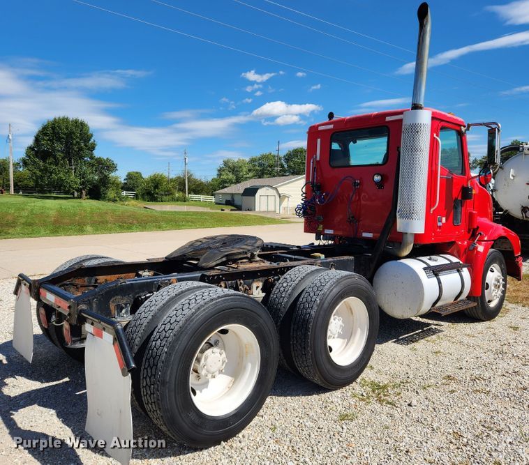 image for item MK9301 2002 International 9100i  semi truck