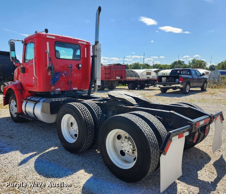 image for item MK9301 2002 International 9100i  semi truck