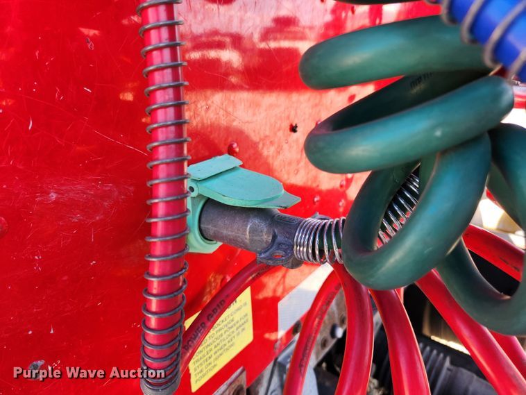 image for item MK9301 2002 International 9100i  semi truck