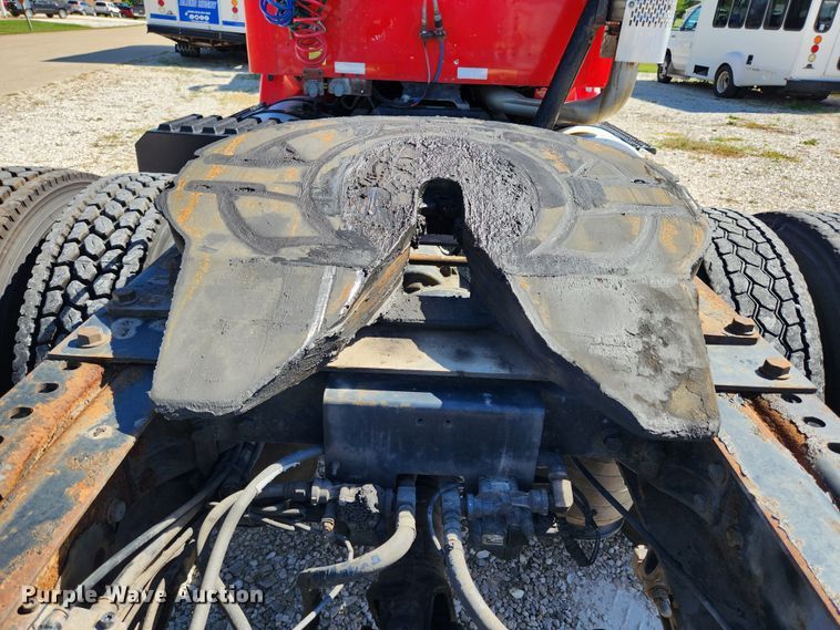 image for item MK9301 2002 International 9100i  semi truck