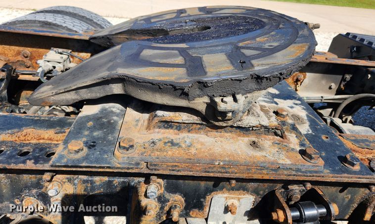 image for item MK9301 2002 International 9100i  semi truck