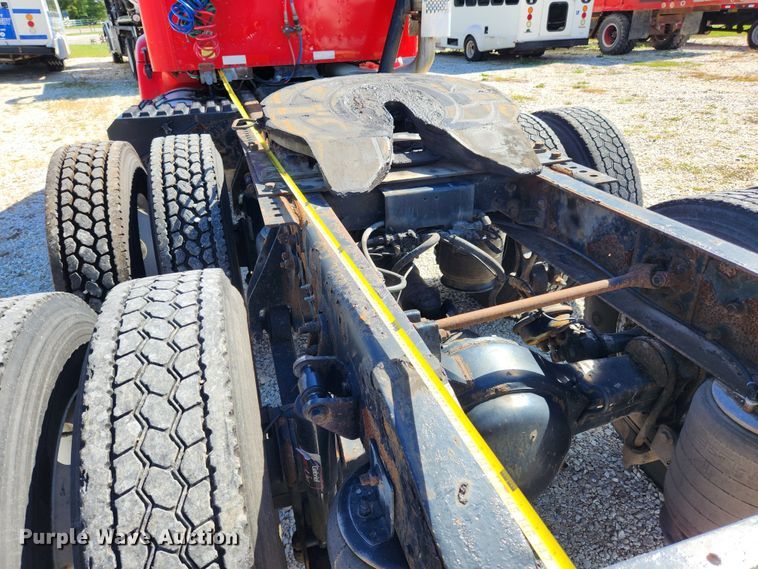 image for item MK9301 2002 International 9100i  semi truck