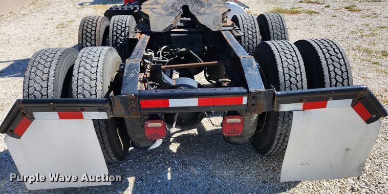 image for item MK9301 2002 International 9100i  semi truck