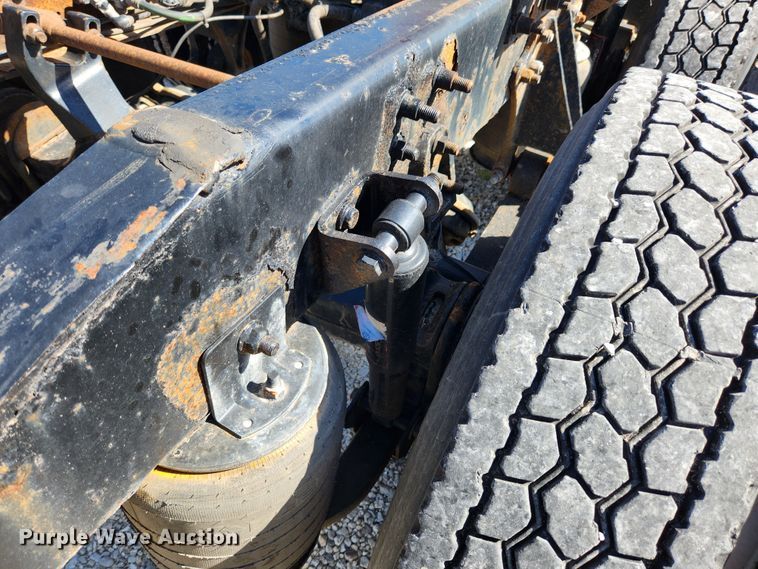 image for item MK9301 2002 International 9100i  semi truck