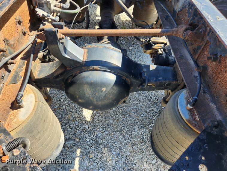 image for item MK9301 2002 International 9100i  semi truck