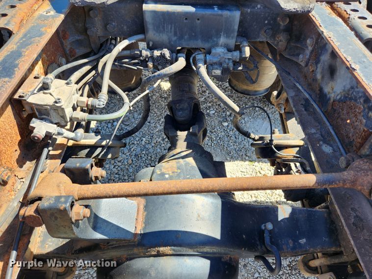 image for item MK9301 2002 International 9100i  semi truck