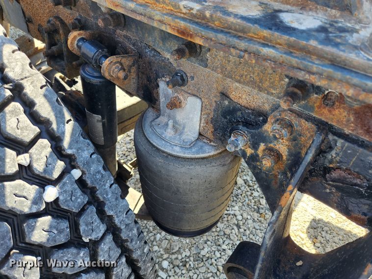 image for item MK9301 2002 International 9100i  semi truck