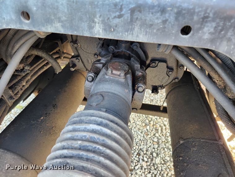 image for item MK9301 2002 International 9100i  semi truck