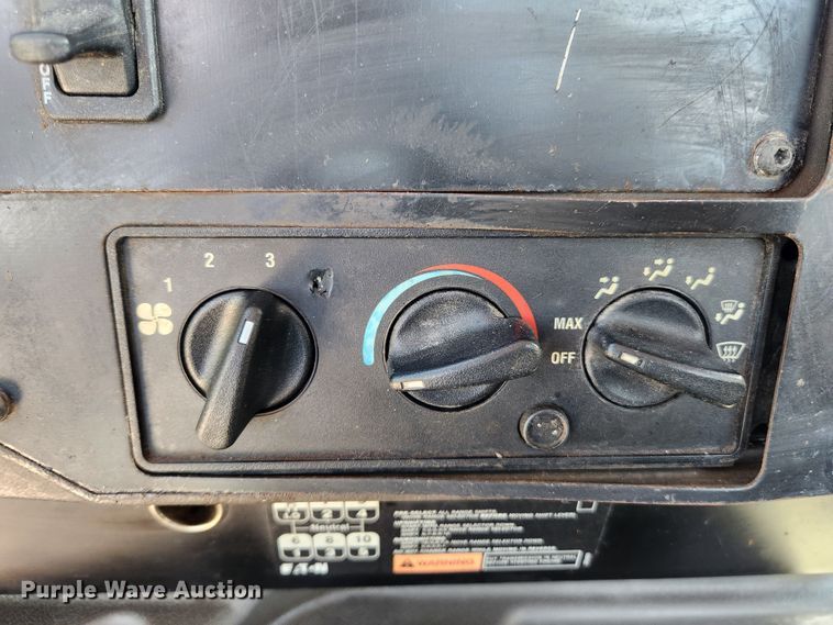 image for item MK9301 2002 International 9100i  semi truck