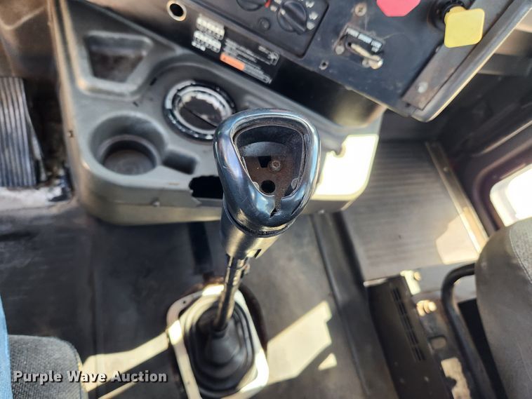 image for item MK9301 2002 International 9100i  semi truck