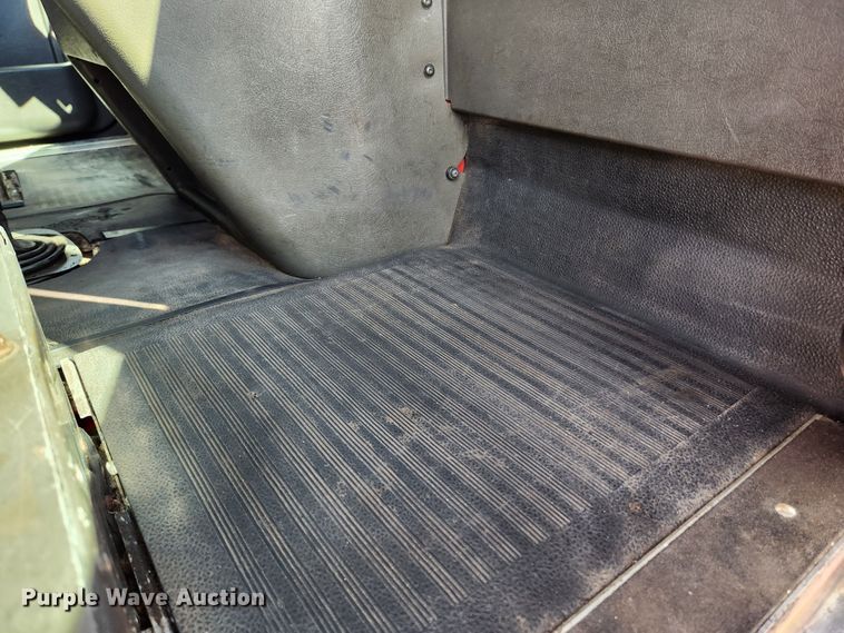 image for item MK9301 2002 International 9100i  semi truck