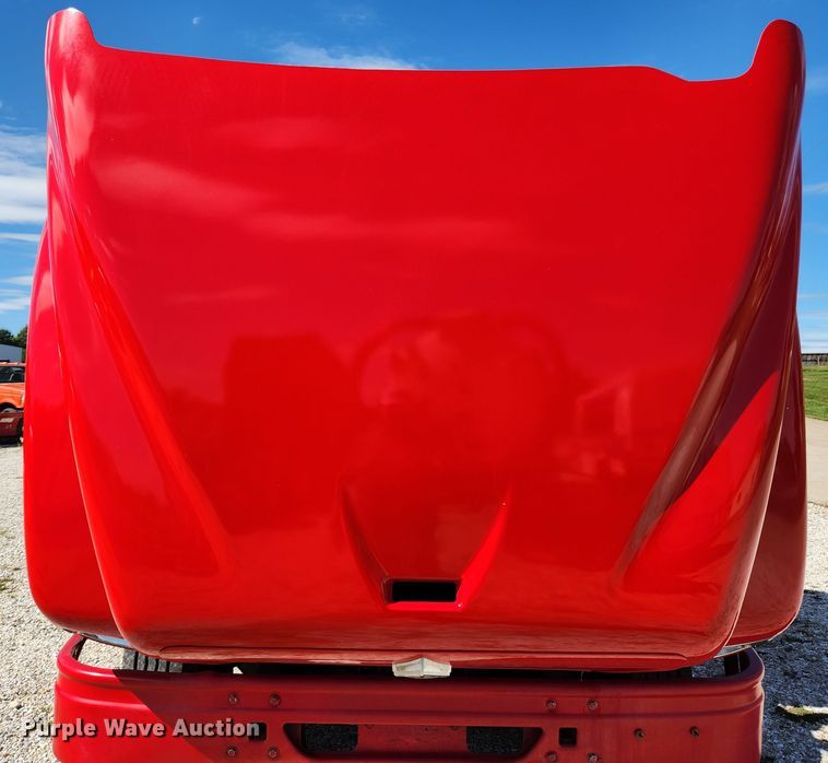 image for item MK9301 2002 International 9100i  semi truck