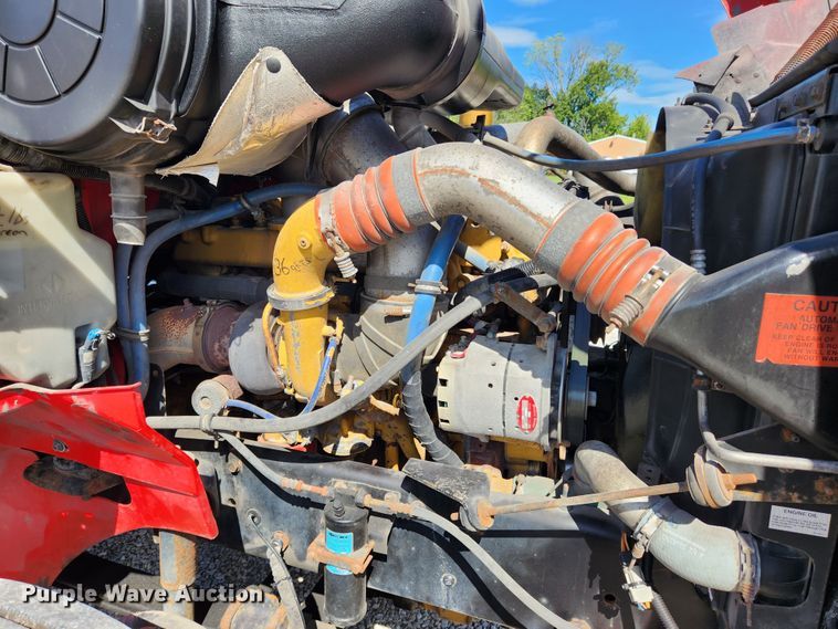 image for item MK9301 2002 International 9100i  semi truck