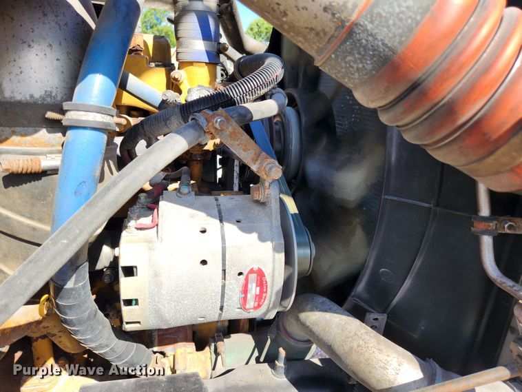 image for item MK9301 2002 International 9100i  semi truck