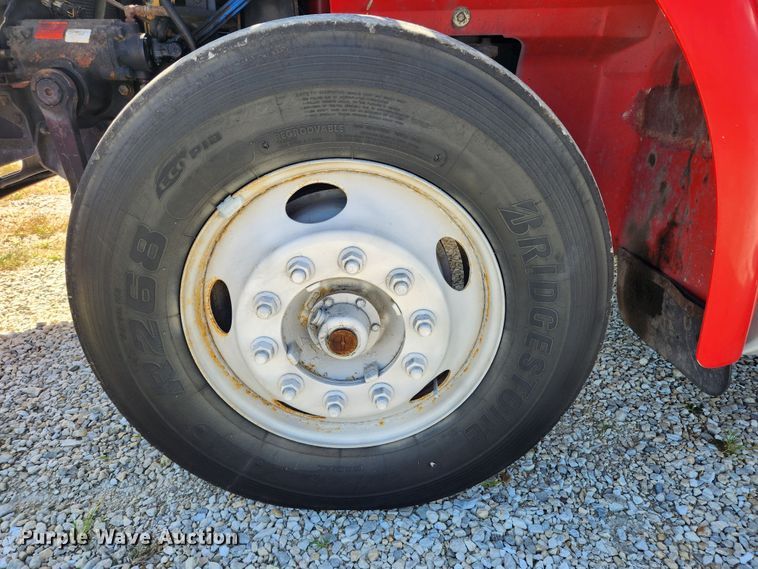 image for item MK9301 2002 International 9100i  semi truck