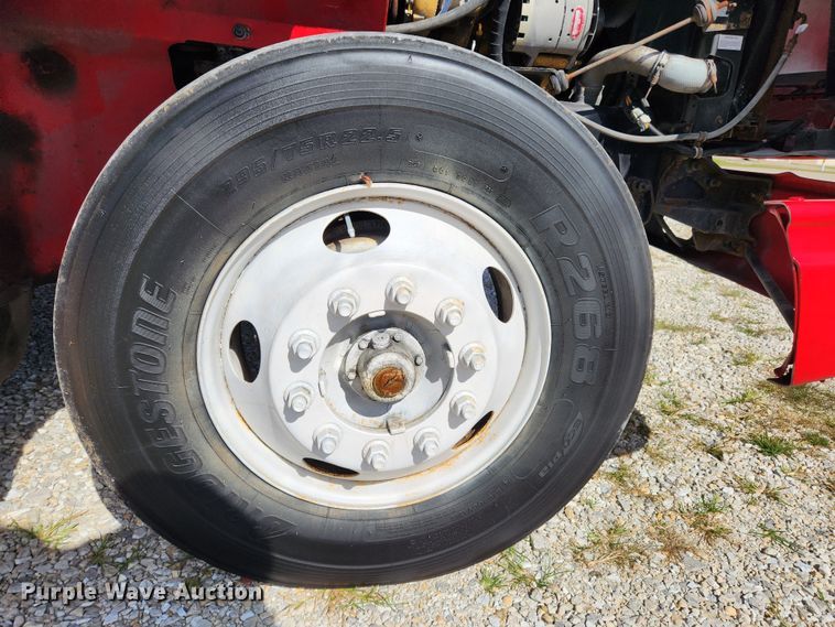 image for item MK9301 2002 International 9100i  semi truck