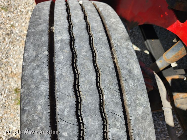 image for item MK9301 2002 International 9100i  semi truck