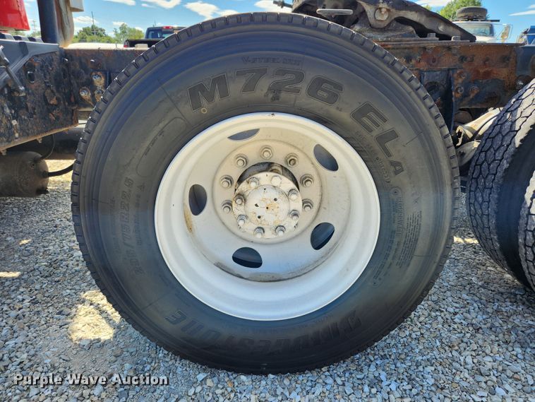 image for item MK9301 2002 International 9100i  semi truck