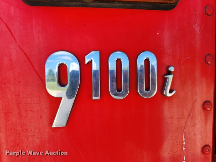 image for item MK9301 2002 International 9100i  semi truck