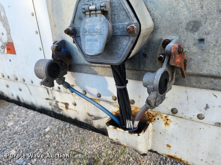 image for item MK9313 2004 Strickland  dry van trailer