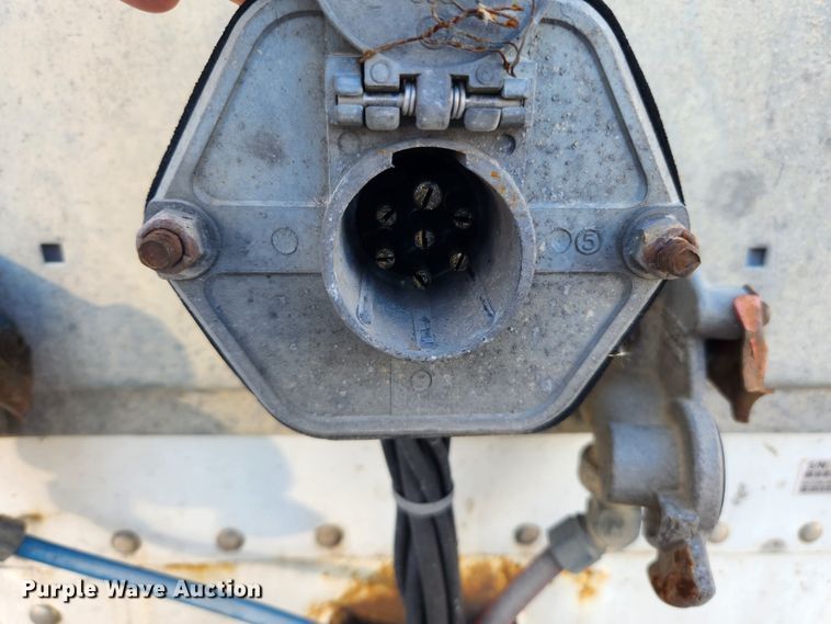 image for item MK9313 2004 Strickland  dry van trailer